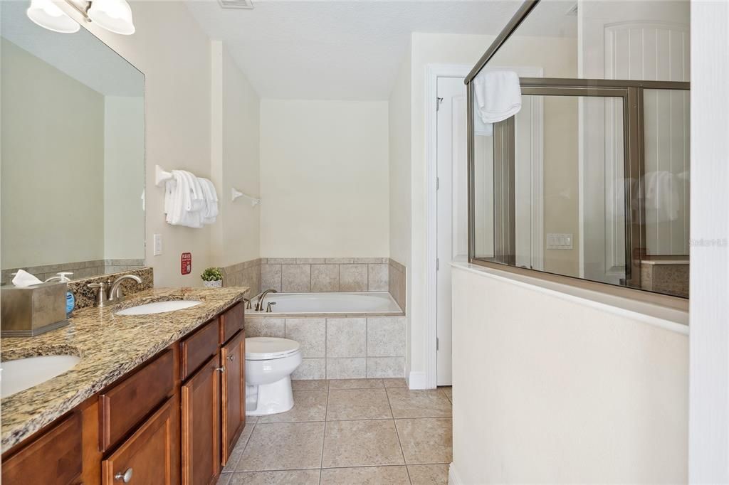 For Sale: $949,000 (10 beds, 10 baths, 4733 Square Feet)