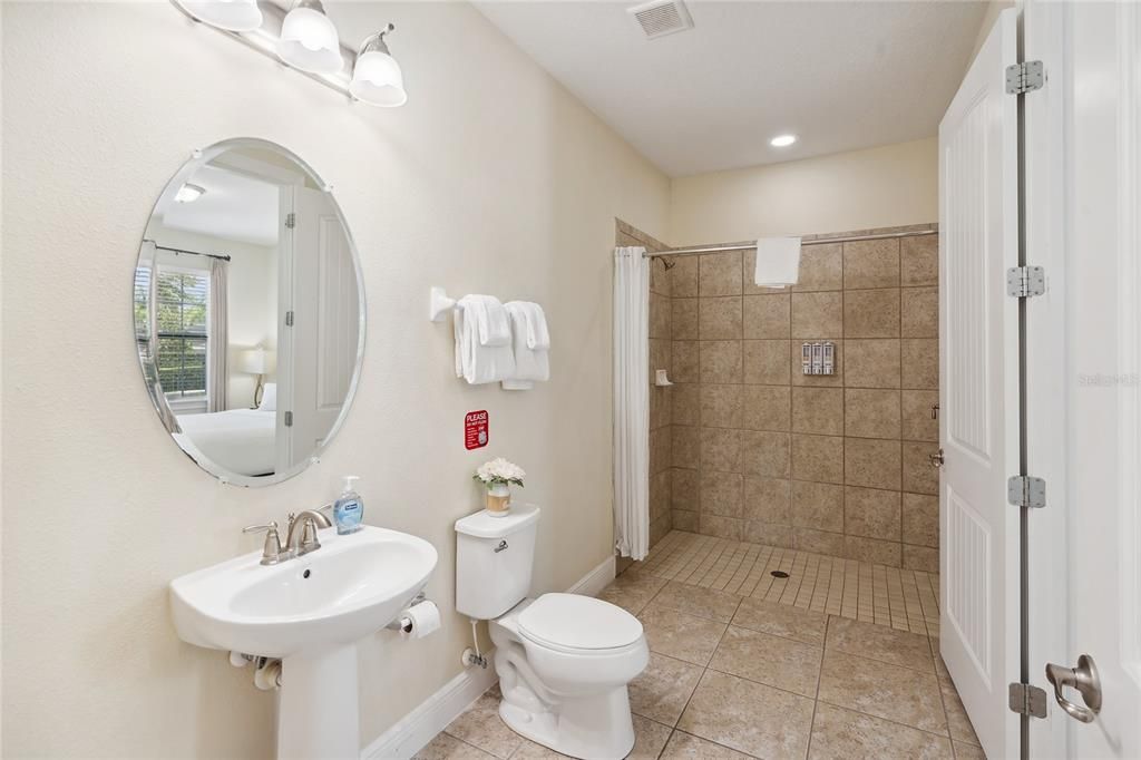 For Sale: $949,000 (10 beds, 10 baths, 4733 Square Feet)