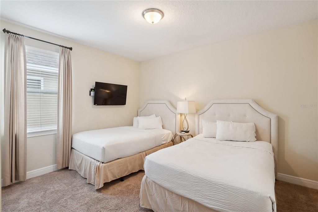 For Sale: $949,000 (10 beds, 10 baths, 4733 Square Feet)