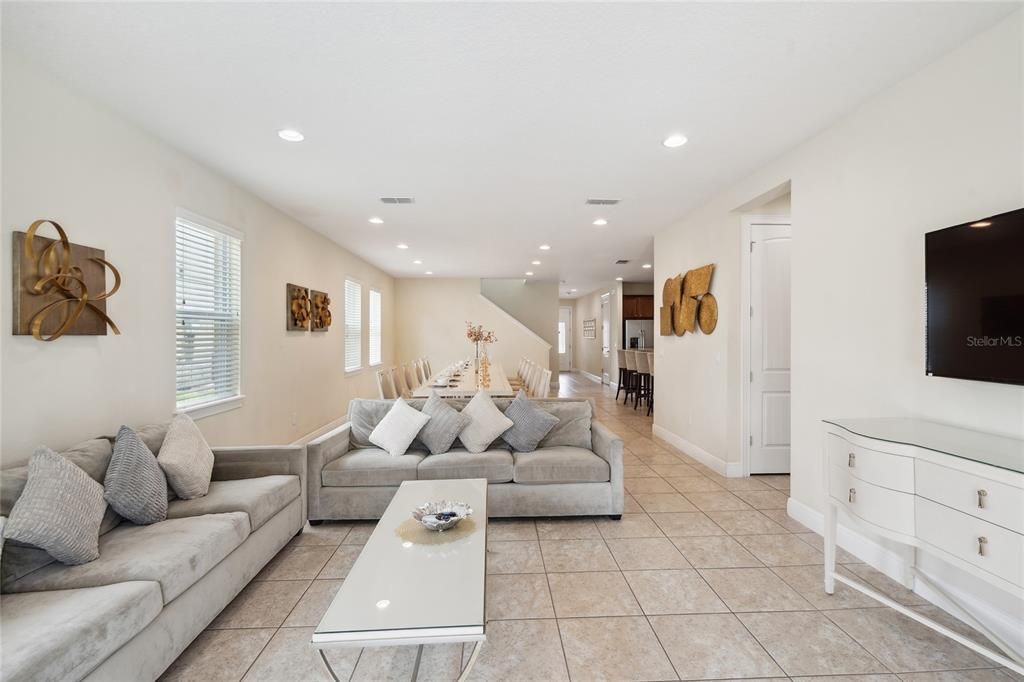 For Sale: $949,000 (10 beds, 10 baths, 4733 Square Feet)