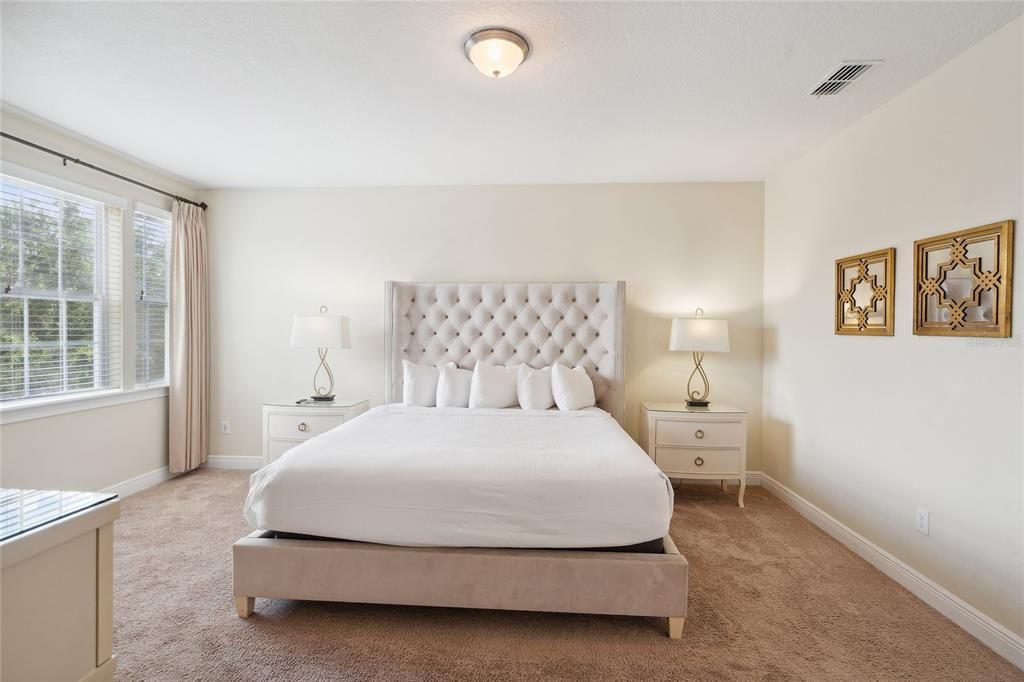 For Sale: $949,000 (10 beds, 10 baths, 4733 Square Feet)