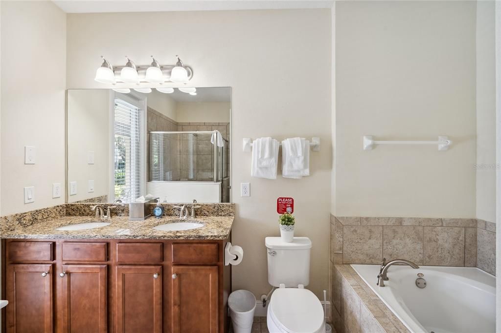 For Sale: $949,000 (10 beds, 10 baths, 4733 Square Feet)