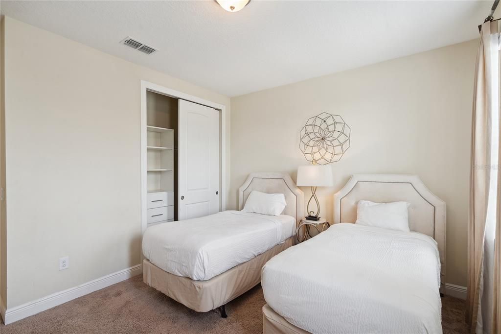 For Sale: $949,000 (10 beds, 10 baths, 4733 Square Feet)