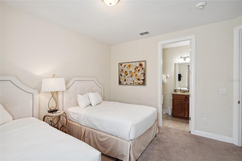 For Sale: $949,000 (10 beds, 10 baths, 4733 Square Feet)