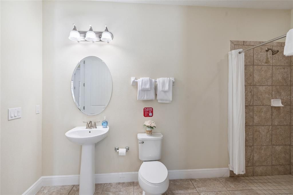 For Sale: $949,000 (10 beds, 10 baths, 4733 Square Feet)