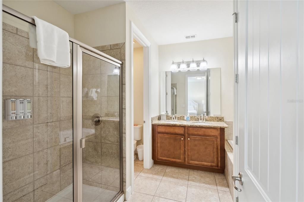 For Sale: $949,000 (10 beds, 10 baths, 4733 Square Feet)