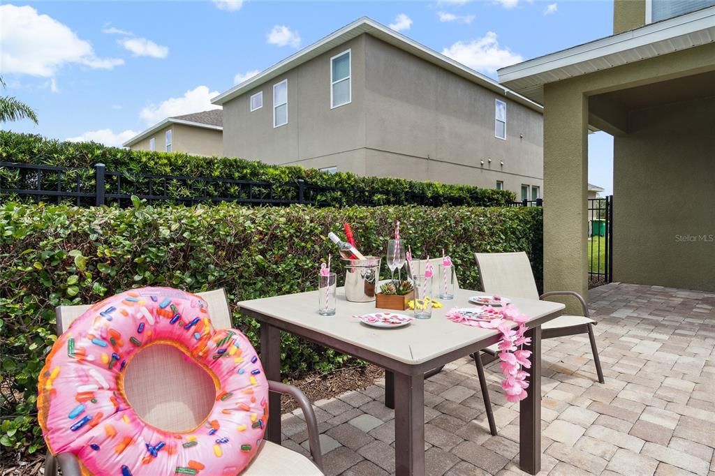 For Sale: $949,000 (10 beds, 10 baths, 4733 Square Feet)