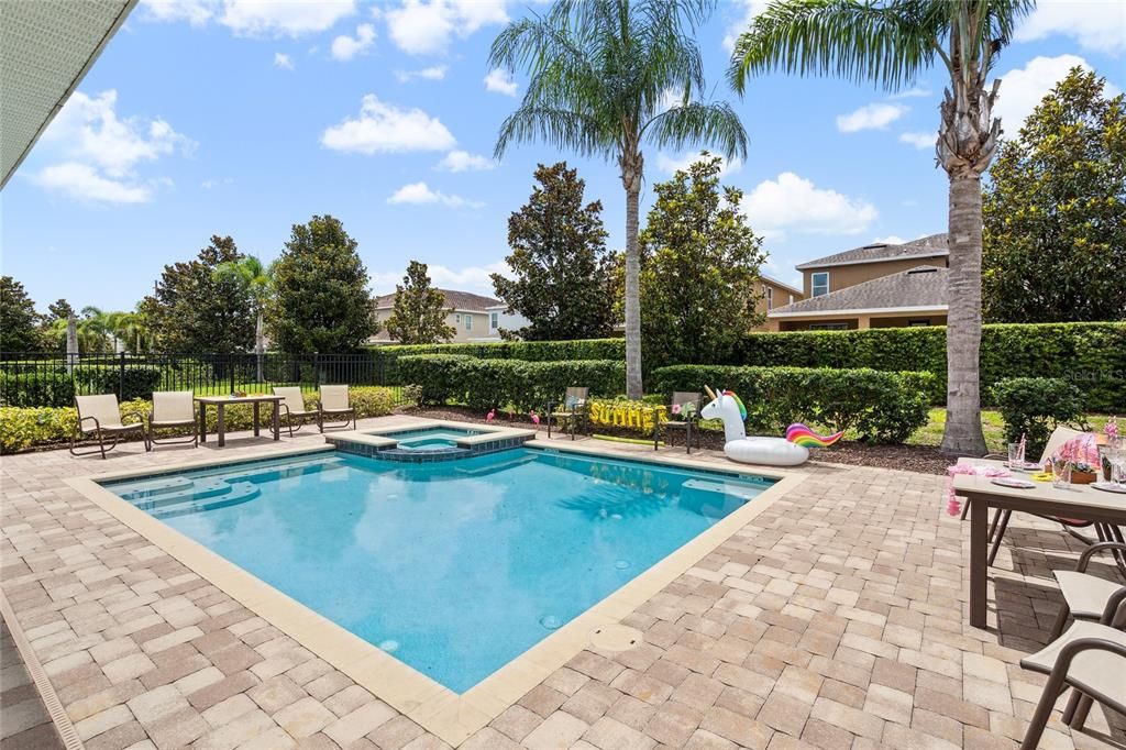 For Sale: $949,000 (10 beds, 10 baths, 4733 Square Feet)