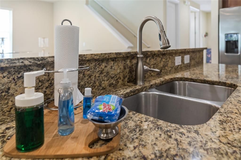 For Sale: $949,000 (10 beds, 10 baths, 4733 Square Feet)