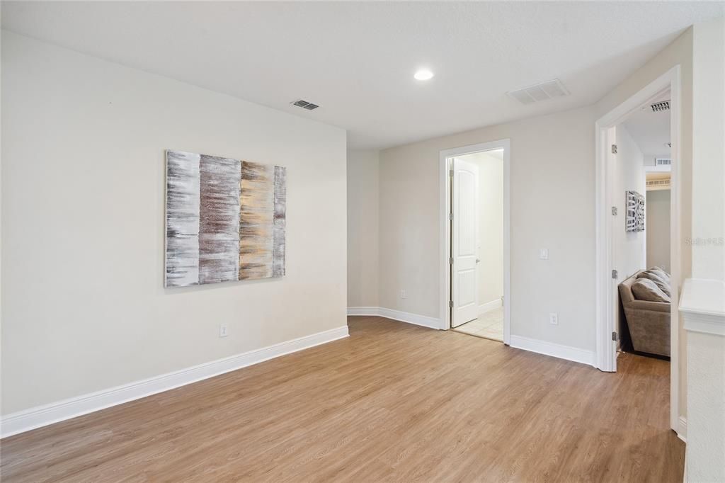 For Sale: $949,000 (10 beds, 10 baths, 4733 Square Feet)