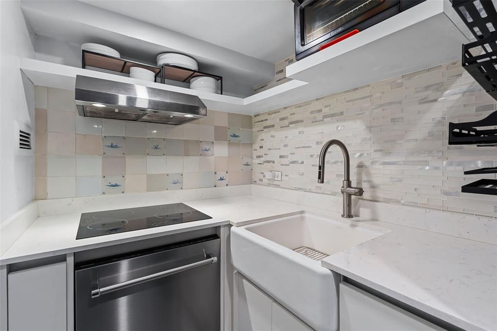 For Sale: $350,000 (2 beds, 1 baths, 466 Square Feet)