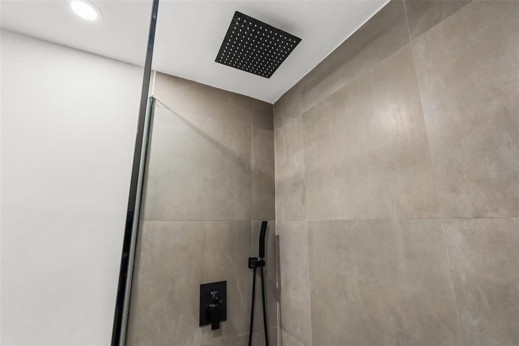 For Sale: $350,000 (2 beds, 1 baths, 466 Square Feet)