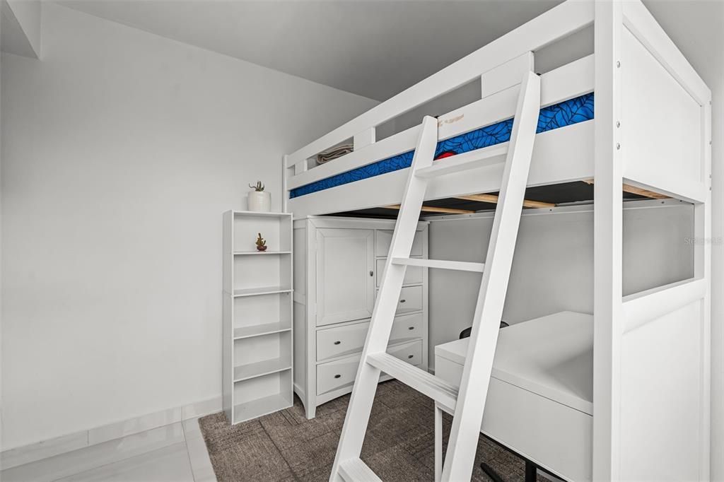 For Sale: $350,000 (2 beds, 1 baths, 466 Square Feet)