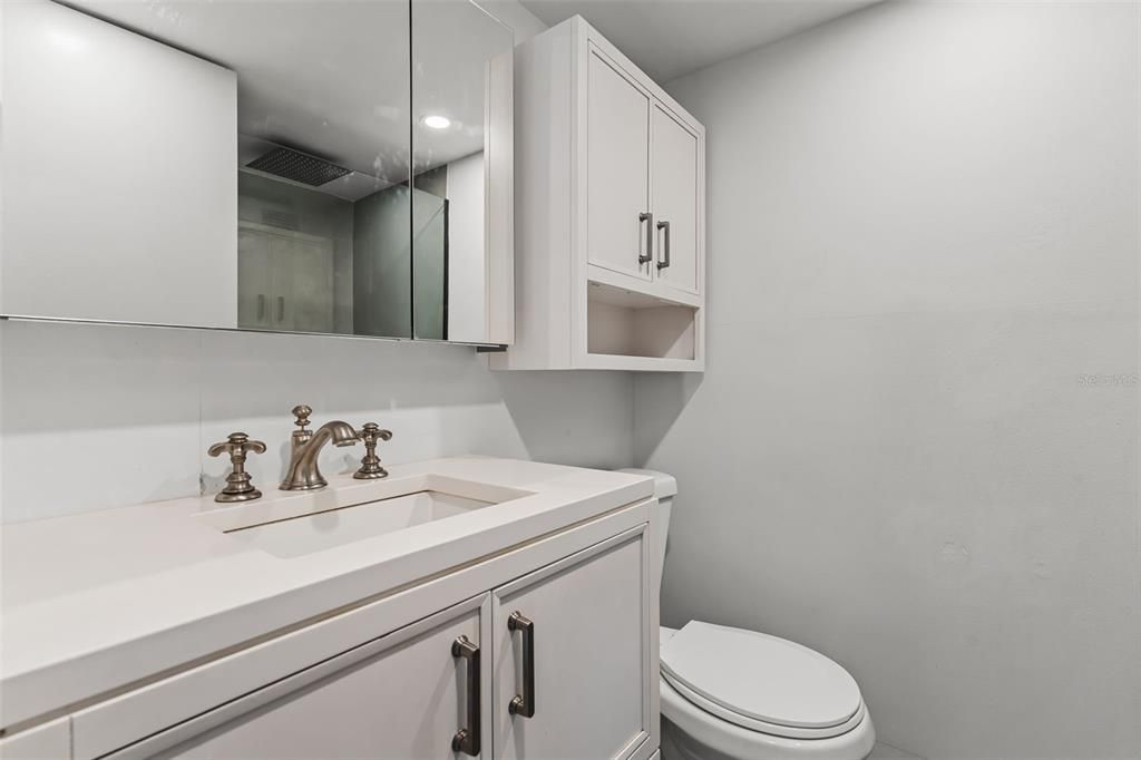 For Sale: $350,000 (2 beds, 1 baths, 466 Square Feet)