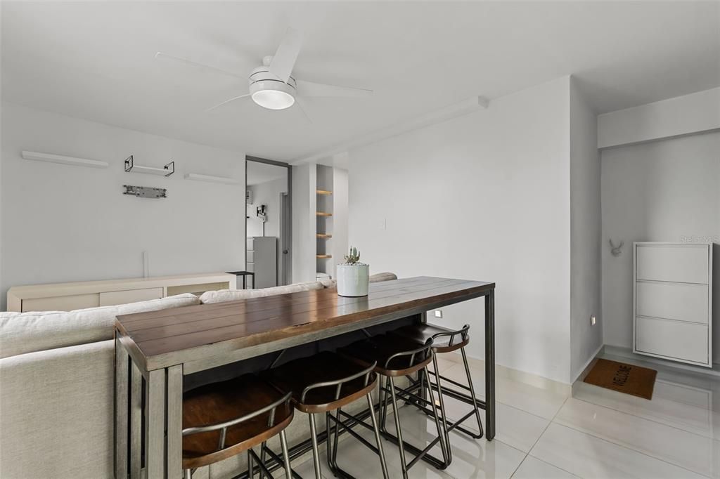 For Sale: $350,000 (2 beds, 1 baths, 466 Square Feet)