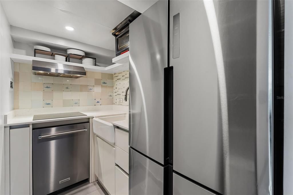 For Sale: $350,000 (2 beds, 1 baths, 466 Square Feet)