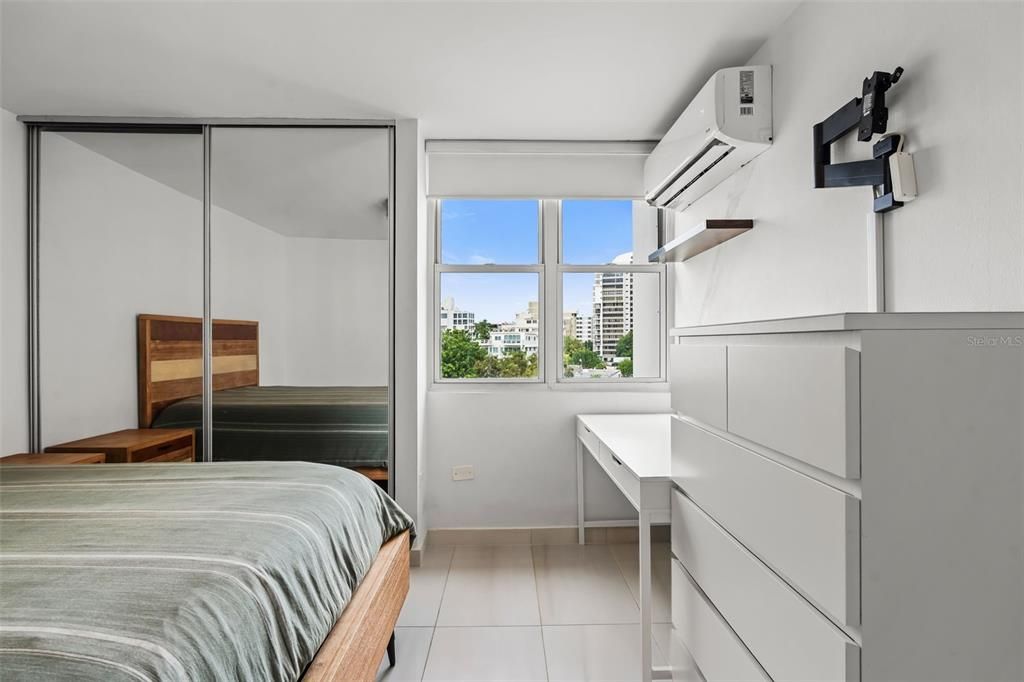 For Sale: $350,000 (2 beds, 1 baths, 466 Square Feet)