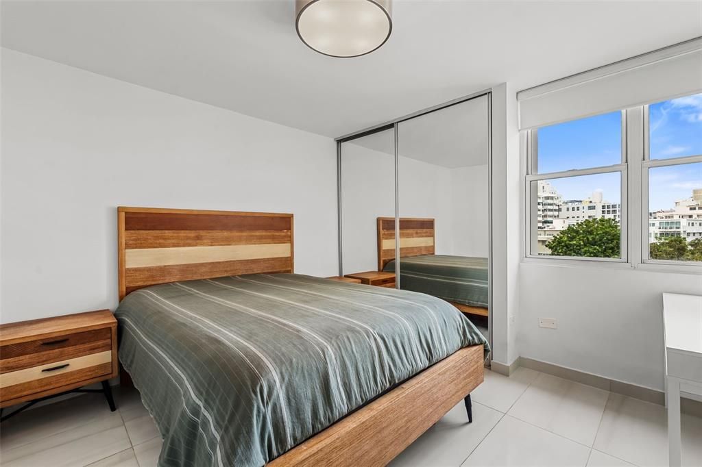 For Sale: $350,000 (2 beds, 1 baths, 466 Square Feet)