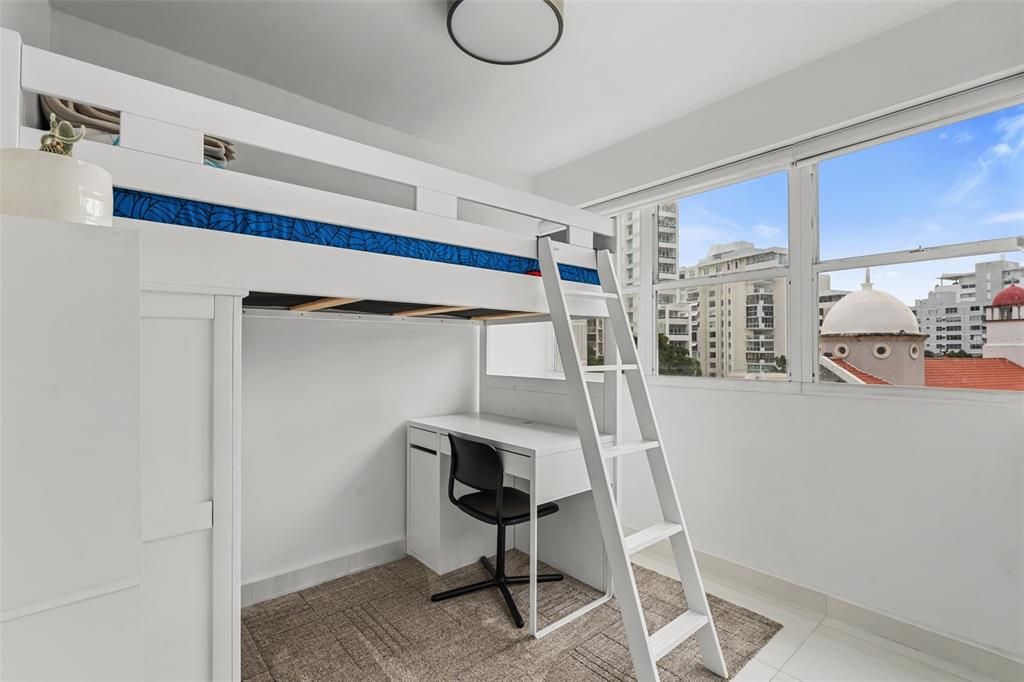 For Sale: $350,000 (2 beds, 1 baths, 466 Square Feet)
