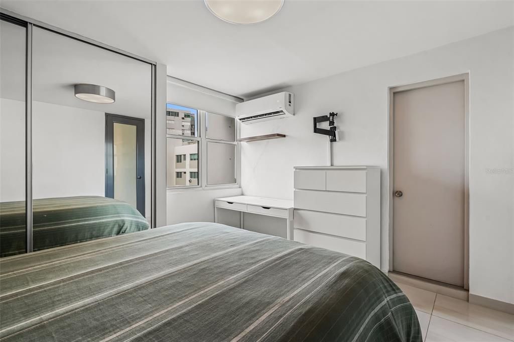 For Sale: $350,000 (2 beds, 1 baths, 466 Square Feet)