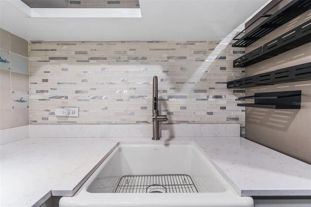 For Sale: $350,000 (2 beds, 1 baths, 466 Square Feet)