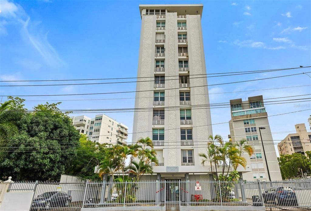 For Sale: $350,000 (2 beds, 1 baths, 466 Square Feet)