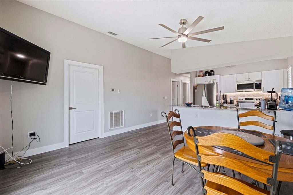 For Sale: $479,900 (3 beds, 2 baths, 1293 Square Feet)