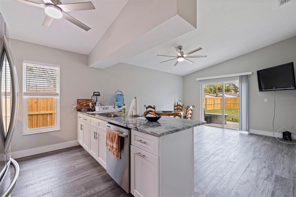 For Sale: $479,900 (3 beds, 2 baths, 1293 Square Feet)