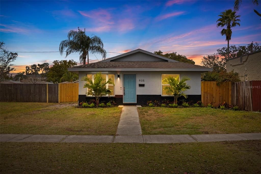 For Sale: $479,900 (3 beds, 2 baths, 1293 Square Feet)