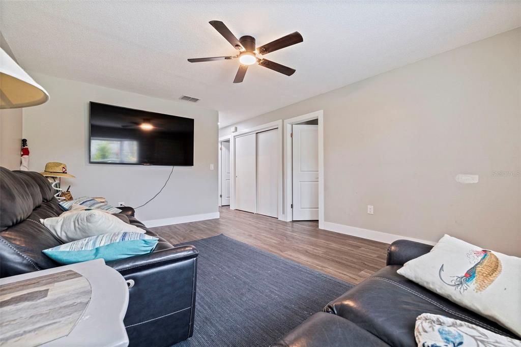 For Sale: $479,900 (3 beds, 2 baths, 1293 Square Feet)