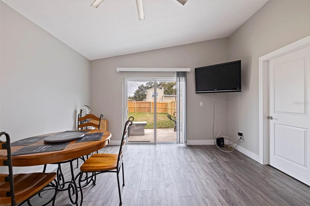 For Sale: $479,900 (3 beds, 2 baths, 1293 Square Feet)