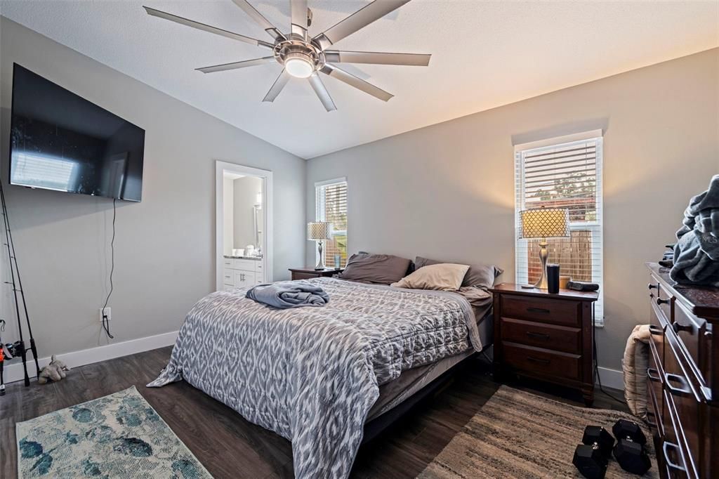 For Sale: $479,900 (3 beds, 2 baths, 1293 Square Feet)