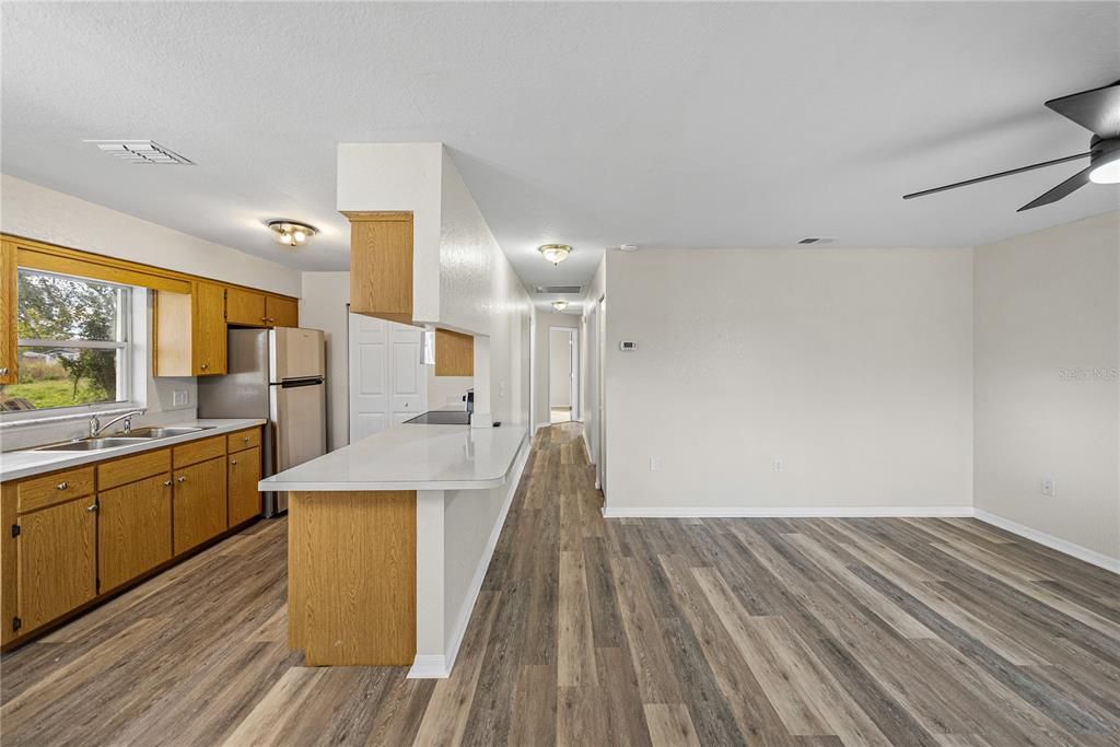 For Sale: $199,000 (3 beds, 1 baths, 1050 Square Feet)