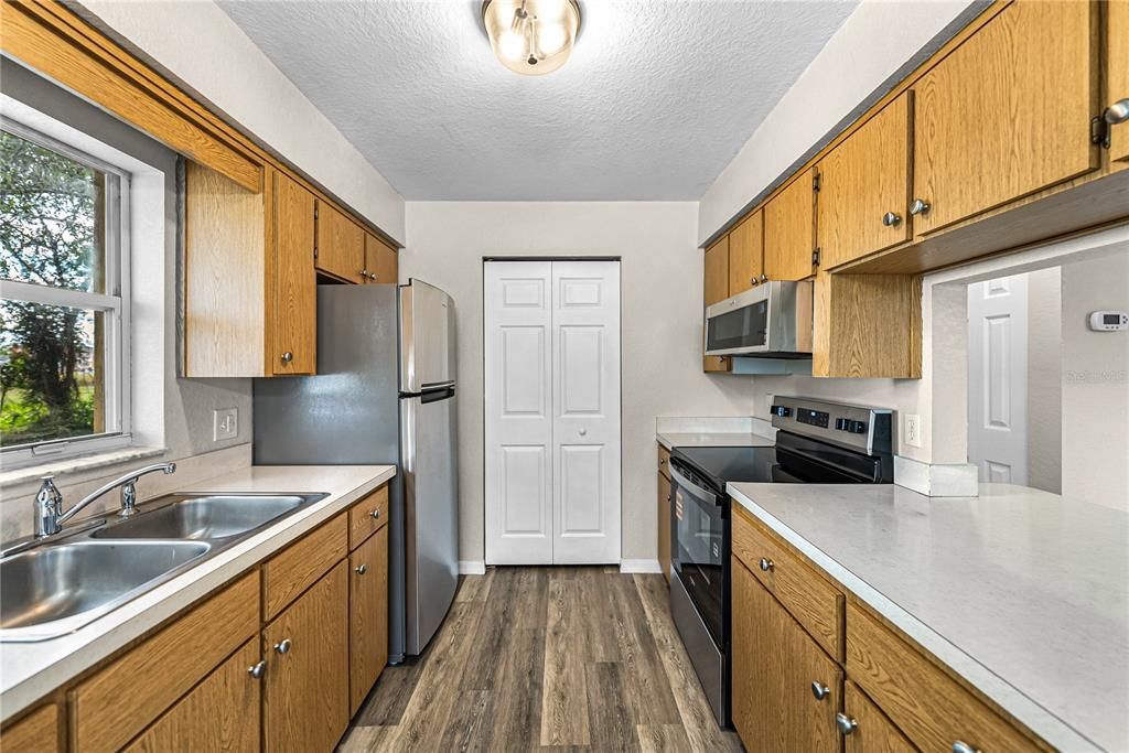 For Sale: $199,000 (3 beds, 1 baths, 1050 Square Feet)