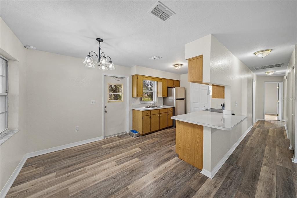 For Sale: $199,000 (3 beds, 1 baths, 1050 Square Feet)