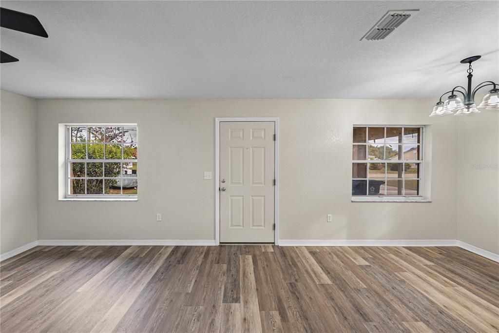 For Sale: $199,000 (3 beds, 1 baths, 1050 Square Feet)