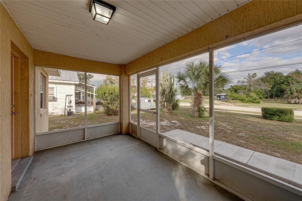 For Sale: $199,000 (3 beds, 1 baths, 1050 Square Feet)