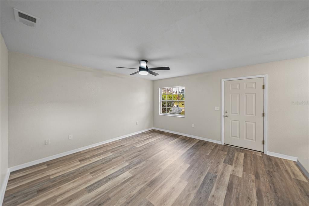 For Sale: $199,000 (3 beds, 1 baths, 1050 Square Feet)