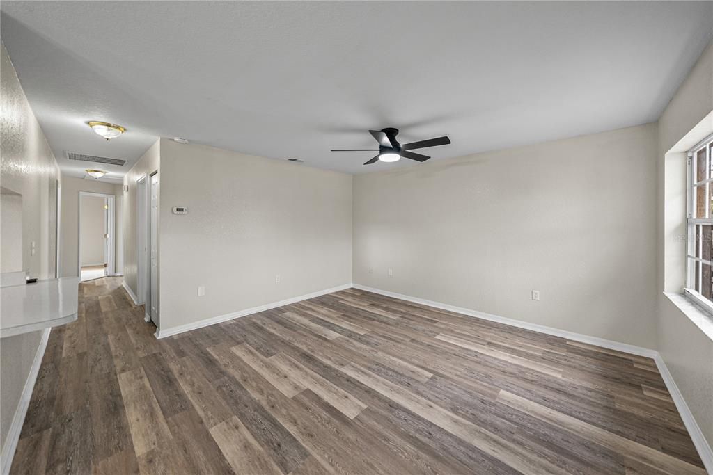 For Sale: $199,000 (3 beds, 1 baths, 1050 Square Feet)