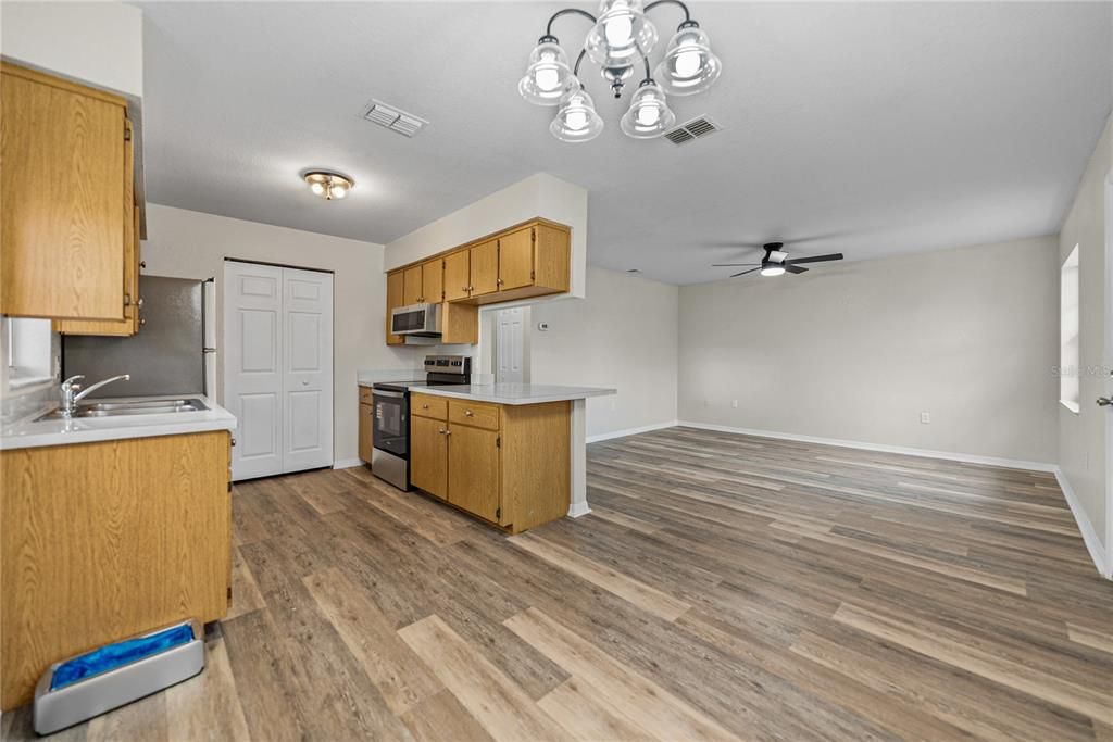 For Sale: $199,000 (3 beds, 1 baths, 1050 Square Feet)