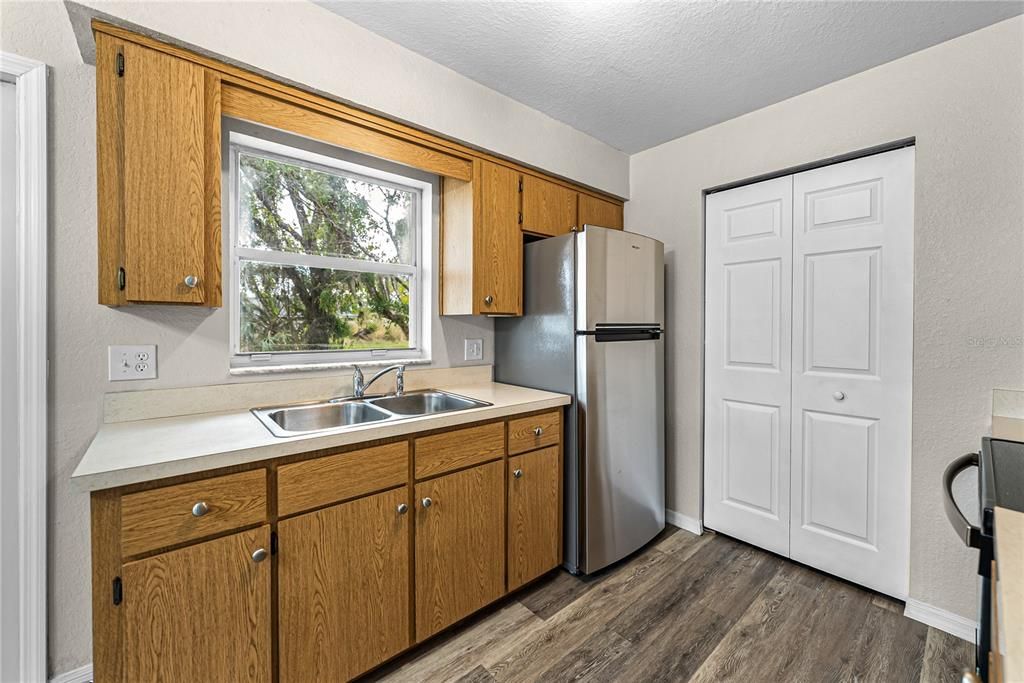 For Sale: $199,000 (3 beds, 1 baths, 1050 Square Feet)