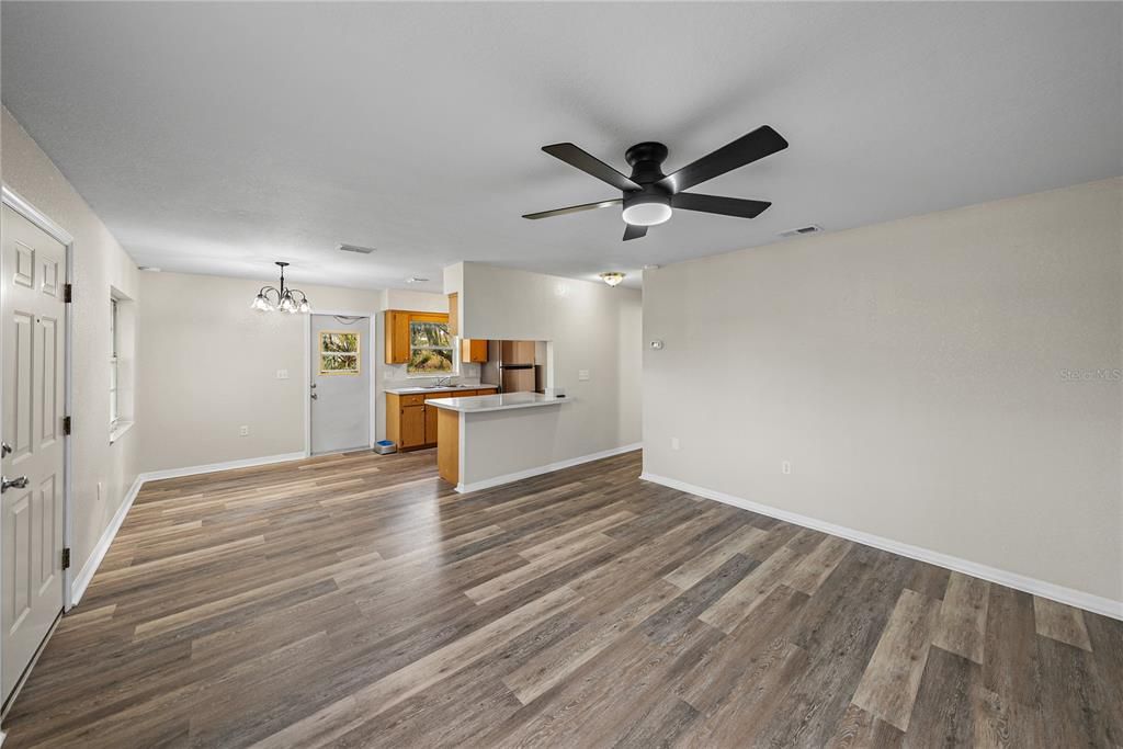 For Sale: $199,000 (3 beds, 1 baths, 1050 Square Feet)