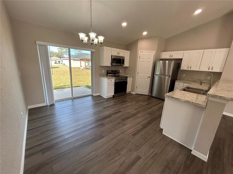 For Rent: $1,700 (3 beds, 2 baths, 1407 Square Feet)