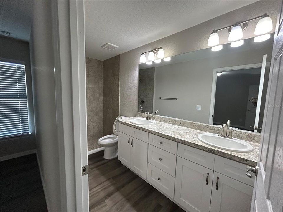 For Rent: $1,700 (3 beds, 2 baths, 1407 Square Feet)