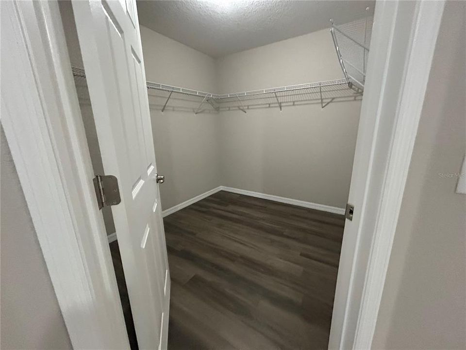 For Rent: $1,700 (3 beds, 2 baths, 1407 Square Feet)