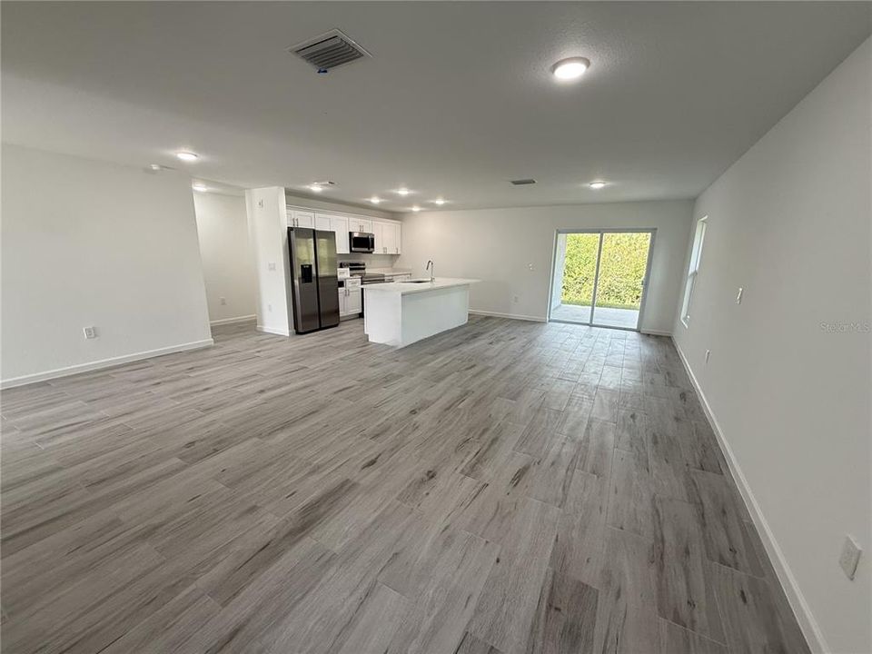 В аренду: $2,100 (4 спален, 2 ванн, 1800 Квадратных фут)