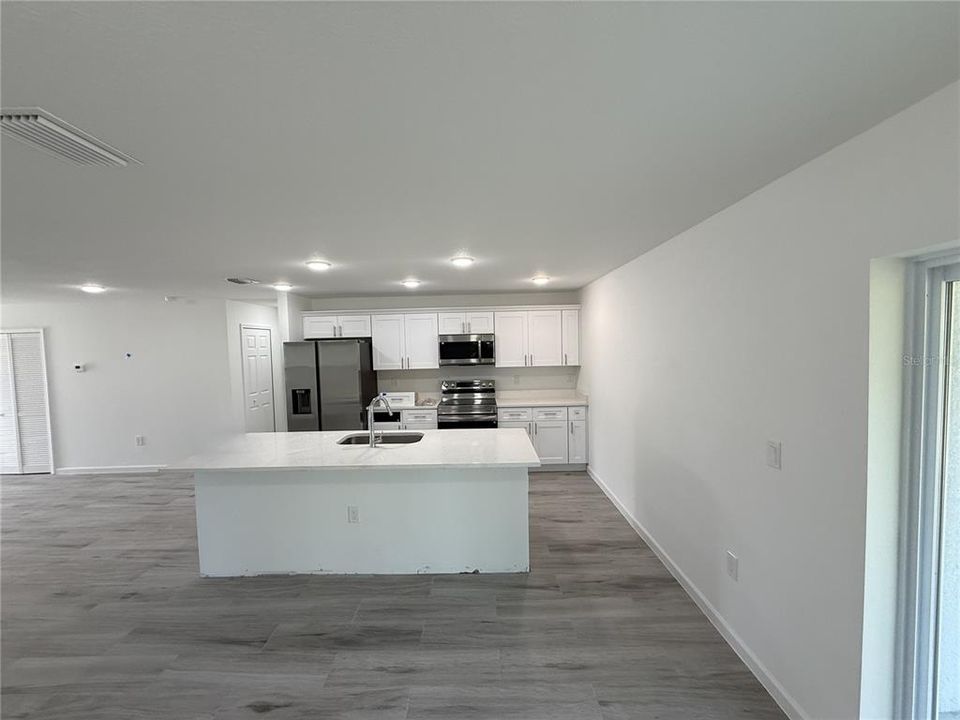 В аренду: $2,100 (4 спален, 2 ванн, 1800 Квадратных фут)