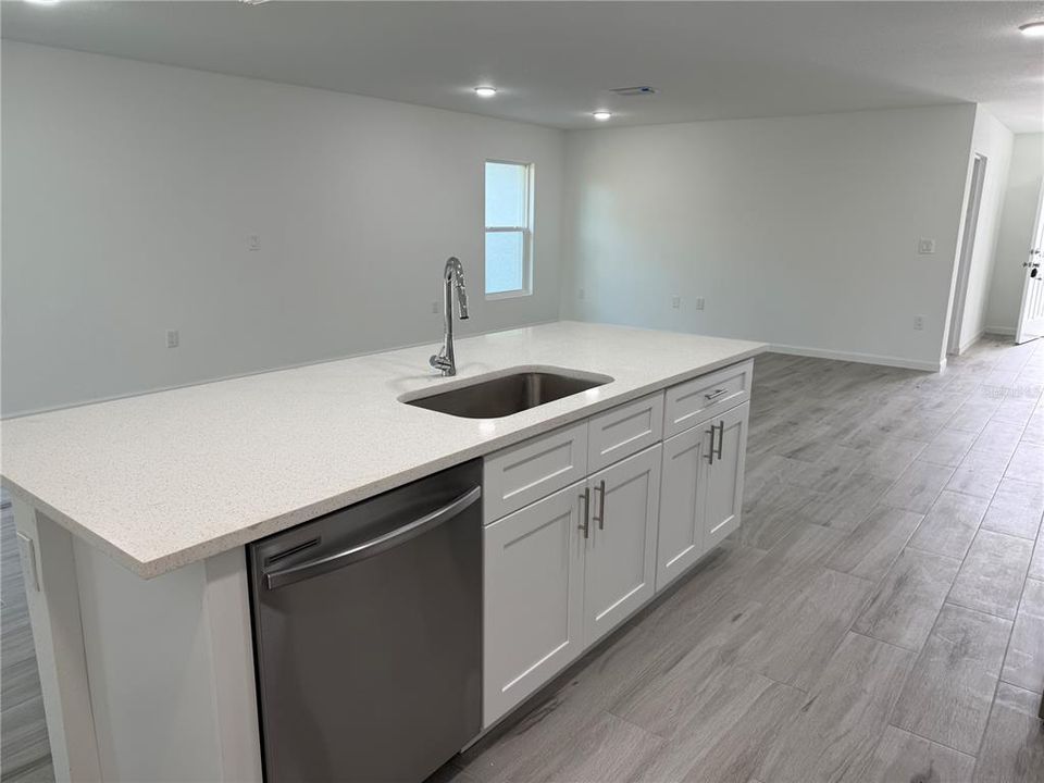 В аренду: $2,100 (4 спален, 2 ванн, 1800 Квадратных фут)