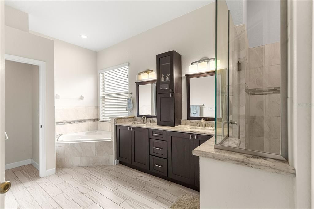 For Sale: $534,900 (3 beds, 3 baths, 2026 Square Feet)