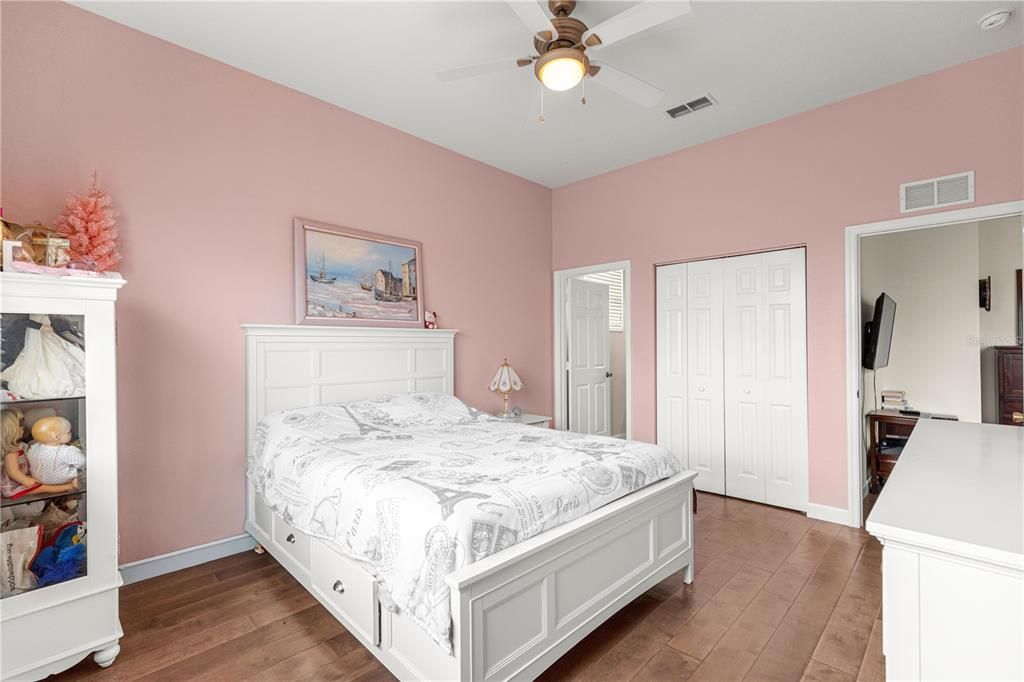 For Sale: $534,900 (3 beds, 3 baths, 2026 Square Feet)